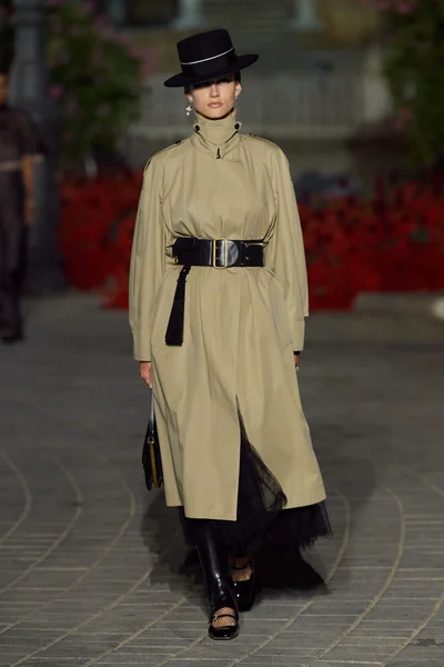 Look 80